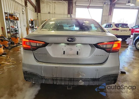 2022 Subaru Legacy Premium z USA, uszkodzony, nr VIN 4S3BWAD68N3008574